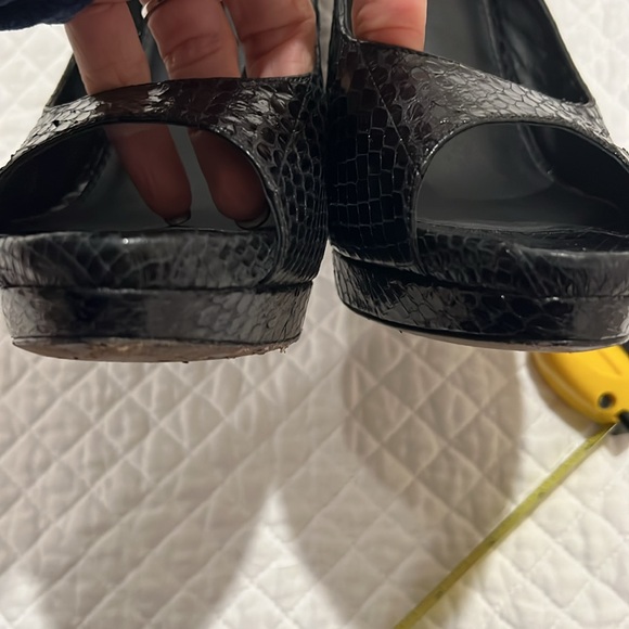 Vera Wang Lavender black platform pump. Since 9.5M - Picture 10 of 10